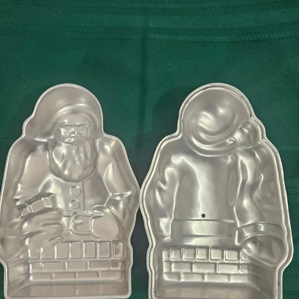 Vintage Aluminum 3D Santa-in-a-Chimney Cake Pan